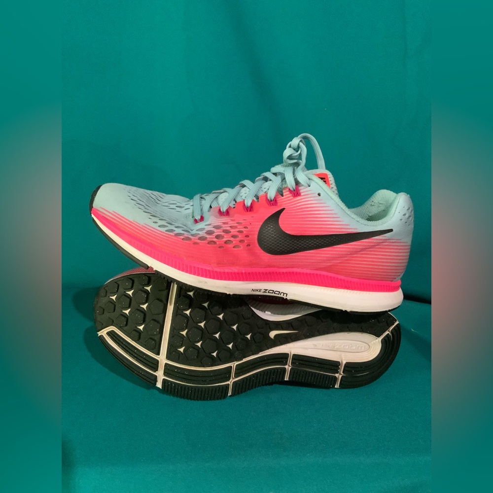 NIKE, WOMENS’ AIR ZOOM PEGASUS 34 RUNNING SHOES, MICA BLUE/RACER PINK COLORWAY